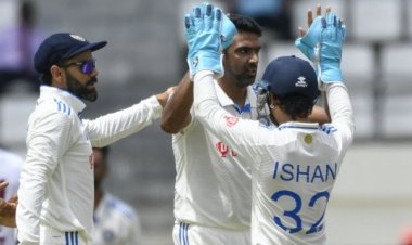 বাবা-ছেলের উইকেট নিয়ে যে বিরল কীর্তি অশ্বিনের