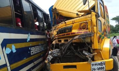 বাস-ট্রাকের মুখোমুখি সংঘর্ষ, নিহত ১ 