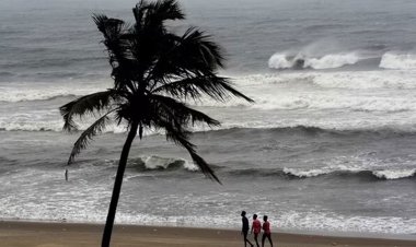 সাগরে ঝোড়ো হাওয়ার শঙ্কায় বন্দরে সতর্কতা