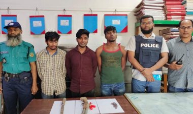 চট্টগ্রামে ডাকাতির প্রস্তুতিকালে অস্ত্রসহ গ্রেফতার ৩