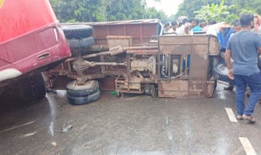 বরিশালে বাস-ট্রলি মুখোমুখি সংঘর্ষে নিহত ৩