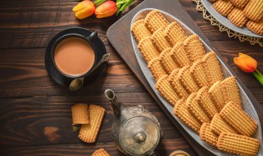 বর্ষায় চানাচুর-বিস্কুট নরম হয়ে যায়? জেনে নিন ভালো রাখার উপায়