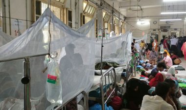ঢামেকের মেঝেতেও ঠাঁই হচ্ছে না ডেঙ্গু রোগীদের