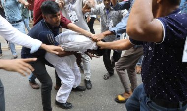 ভোটকেন্দ্রে হিরো আলমের ওপর হামলা (ছবিসহ)