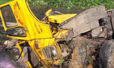 বাস-ট্রাকের মুখোমুখি সংঘর্ষে নিহত ২, আহত ৮ 