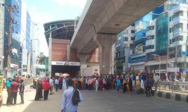‘কোটি টাকা আত্মসাতের’ অভিযোগে মিরপুরে রাস্তা আটকে বিক্ষোভ