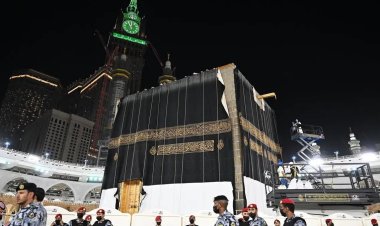 নতুন গিলাফে মোড়ানো হলো কাবা