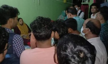 মা এসে উদ্ধার করলো মেয়ের পচে যাওয়া ঝুলন্ত মরদেহ