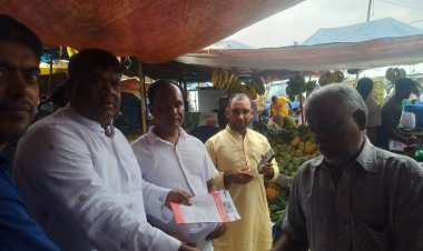 শ্রীনগর- সিরাজদিখানে বিএনপি নেতা মীর সরফত আলী সপু'র লিফলেট বিতরণ