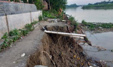 খালের ভাঙনে বিলীন সড়ক, বিপাকে হাজারো মানুষ