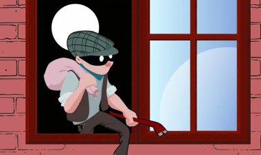 ঘরে কিছু না পেয়ে উল্টো ৫০০ টাকা রেখে গেলো ‘মানবিক’ চোর!