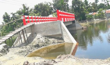 লালমনিরহাটে ঝকঝকে সেতুতে উঠতে লাগে মই