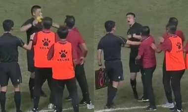 খেলা চলাকালে রেফারিকে চড় 