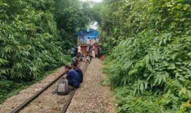 গাজীপুরে ট্রেনের ইঞ্জিন বিকল