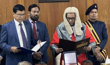  শপথ নিয়েছেন নতুন মহাহিসাব নিরীক্ষক নুরুল ইসলাম