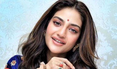 নুসরাতকে প্রেম নিবেদন যুবকের, দিলেন বিয়ের প্রস্তাবও