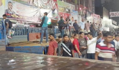 সারি সারি ট্রাকে প্রস্তুত হচ্ছে বিএনপির মহাসমাবেশের মঞ্চ