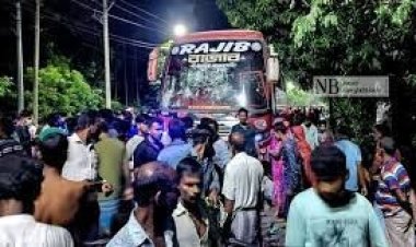 বাসচাপায় এক মোটরসাইকেলে থাকা ৩ জন নিহত