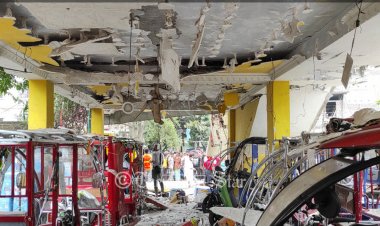 নারায়ণগঞ্জে অটোরিকশার শো-রুমে বিস্ফোরণে ২ ভবনের দেয়াল ধসে আহত-১৫