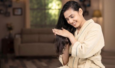 যে ৫ কারণে ঝরছে চুল