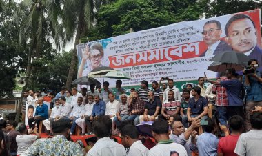 প্রস্তুত বিএনপির সমাবেশ মঞ্চ, দলে দলে আসছেন নেতাকর্মীরা