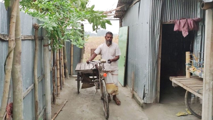 মৃত্যুর খবর শুনলেই গোসল করাতে ছুটে যান ভ্যানচালক ময়নুল