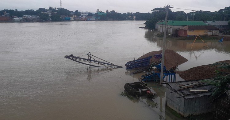 নেত্রকোনায় টানা বৃষ্টিতে বিপৎসীমার ওপরে নদীর পানি
