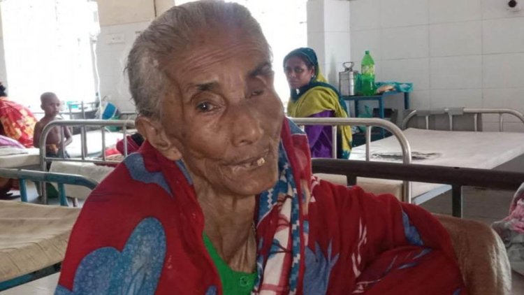 স্বামীর ভিটায় ফিরতে চান যাত্রী ছাউনিতে ফেলে যাওয়া সেই বৃদ্ধা