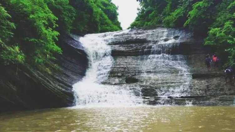 মিরসরাইয়ে ঝরনার খাদে প্রাণ গেল দুই কিশোরের