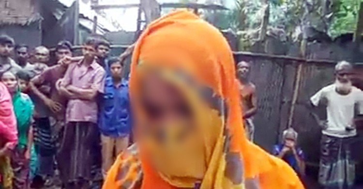 বিয়ের দাবিতে কলেজছাত্রের বাড়িতে ৩ সন্তানের জননীর অনশন
