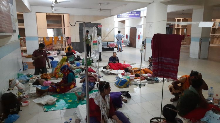 ডেঙ্গু চিকিৎসায় ‘ভরসা’ মুগদা হাসপাতাল, ঠাঁই নেই মেঝেতেও