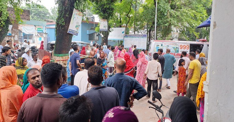 দ্বিতীয় বিয়ে করায় গরম পানি ঢেলে স্বামীকে হত্যাচেষ্টা