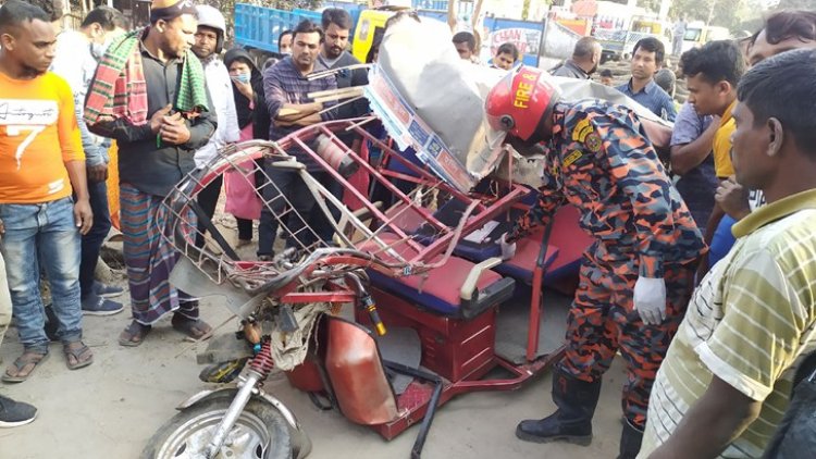 কুমিল্লায় সড়কে প্রাণ গেল মা-মেয়েসহ ৩ জনের