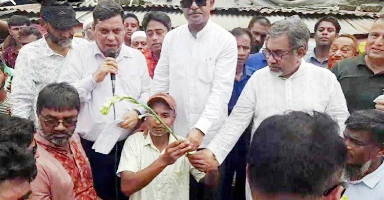 নৌকা ছেড়ে ধানের শীষে যোগ দিলেন ৩০ নেতাকর্মী