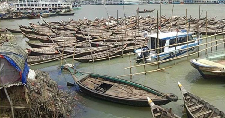 বুড়িগঙ্গা নদী পারাপারের সব নৌযান বন্ধ
