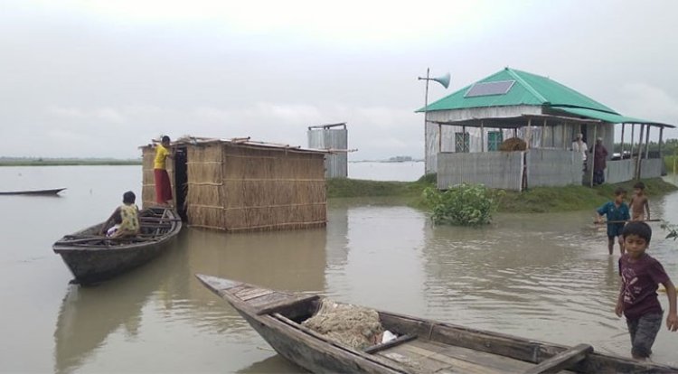 কুড়িগ্রামের নিম্নাঞ্চল প্লাবিত, বাড়িঘরে ঢুকছে পানি