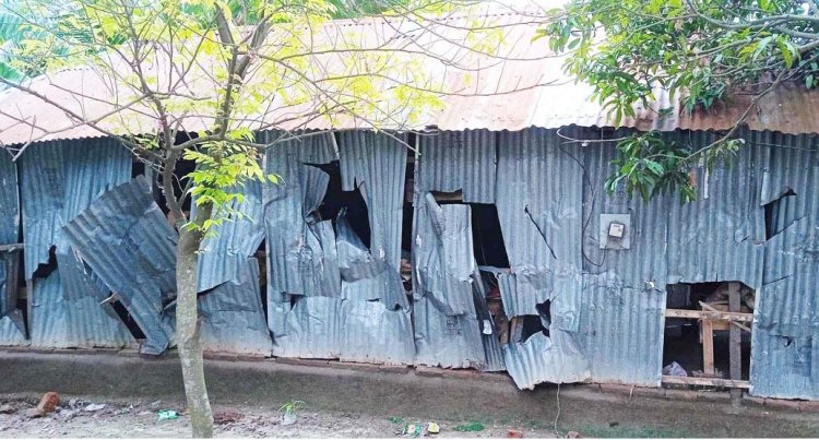 মাগুরায় আওয়ামী লীগের দু’গ্রুপের সংঘর্ষে বাড়ি-ঘর ভাংচুর-লুটপাট