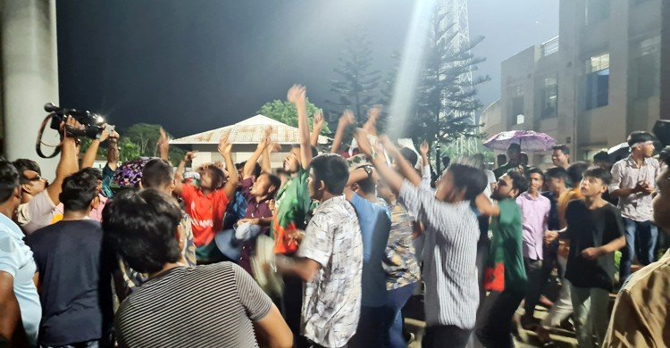 বাংলাদেশের রুদ্ধশ্বাস জয়ে আনন্দে মাতোয়ারা দর্শকরা