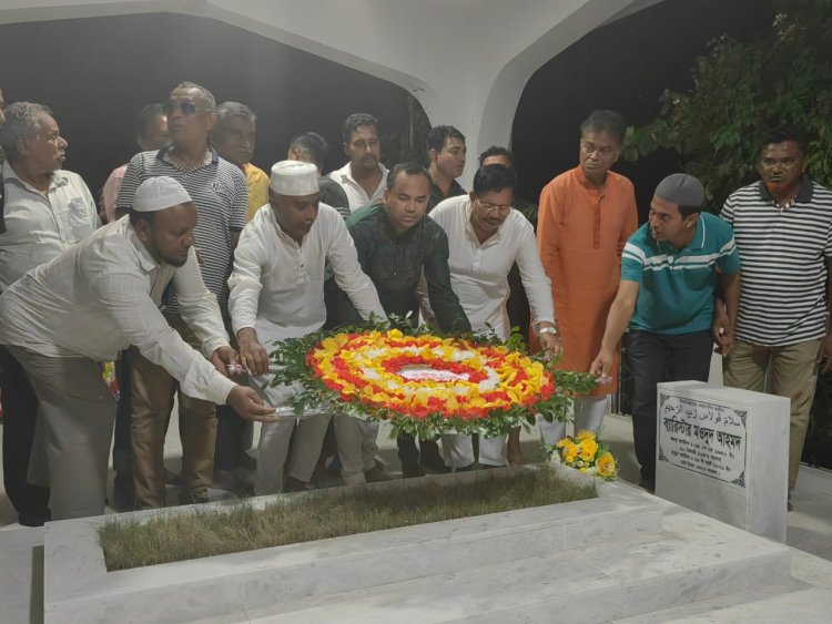 মওদুদের কবর জিয়ারত করলেন বিএনপির চেয়ারপারসনের বিশেষ সহকারী