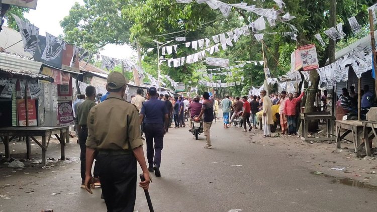বিজিবির ওপর হামলা-গাড়ি ভাঙচুর, ৪২১ জনকে আসামি করে মামলা