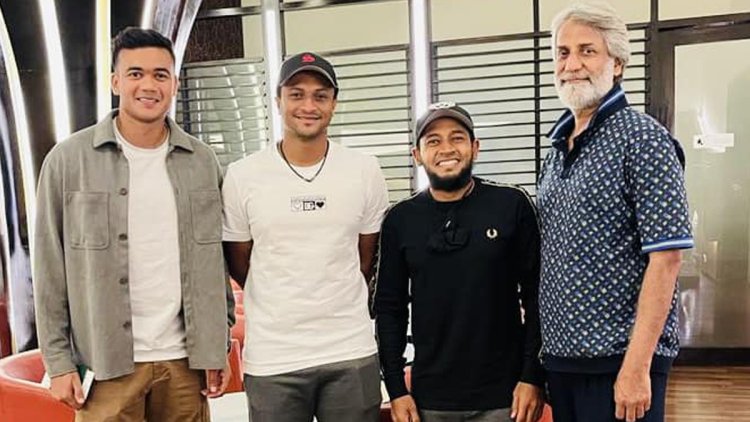ভিন্ন গন্তব্যে দেশ ছাড়লেন সাকিব-মুশফিক-তাসকিন