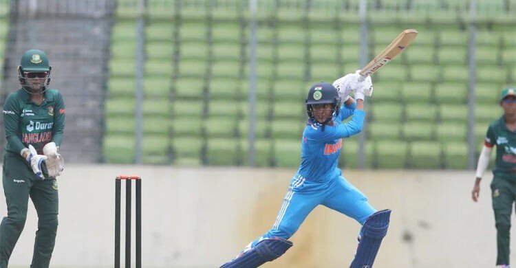 ১৪ রানে ৭ উইকেট হারিয়ে ভারতের কাছে বড় হার মেয়েদের