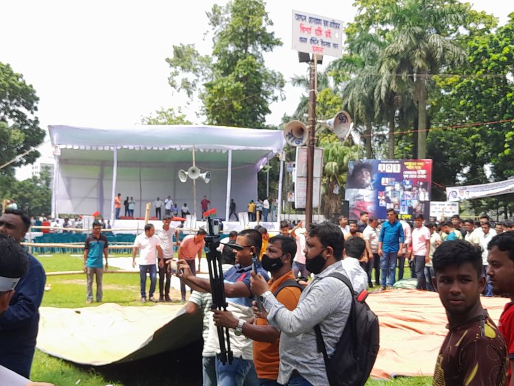 সোহরাওয়ার্দী উদ্যানে জড়ো হচ্ছেন নেতাকর্মীরা