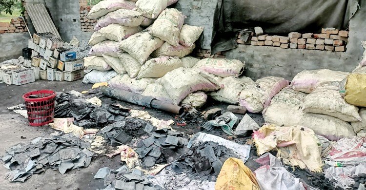 ব্যাটারি পোড়ানোর কালো ধোঁয়ায় পুড়ছে কৃষকের স্বপ্ন