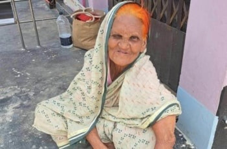 বৃদ্ধ মাকে বের করে দিয়েছে ছেলে