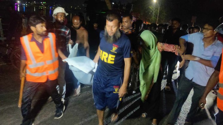 অভিমানে মায়ের সামনে হাতিরঝিলে লাফ দেয় কিশোরী