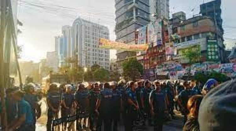 নয়াপল্টনে বিপুল সংখ্যক পুলিশ মোতায়েন