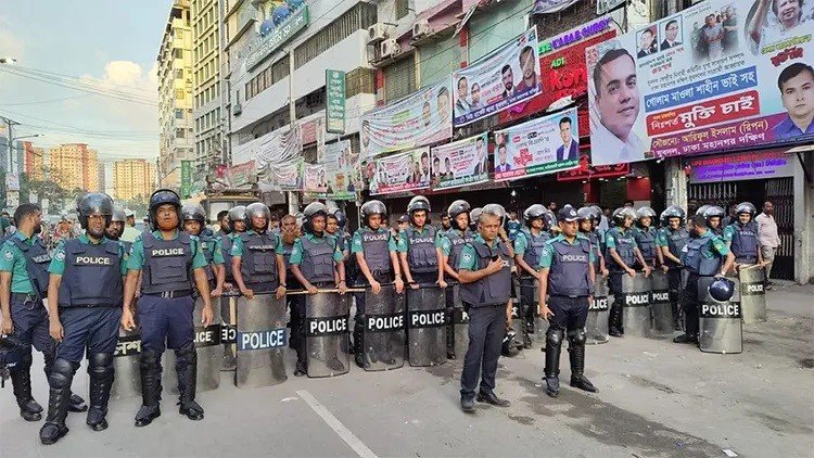 নয়াপল্টনে অতিরিক্ত পুলিশ মোতায়েন, ধরপাকড়