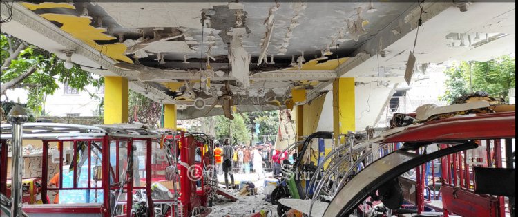 নারায়ণগঞ্জে অটোরিকশার শো-রুমে বিস্ফোরণে ২ ভবনের দেয়াল ধসে আহত-১৫