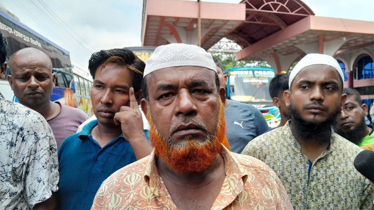 পুড়ে যাওয়া বাসের চালক বললেন, মোটরসাইকেলে ৩ যুবক এসে বাসে আগুন দিয়ে চলে যান